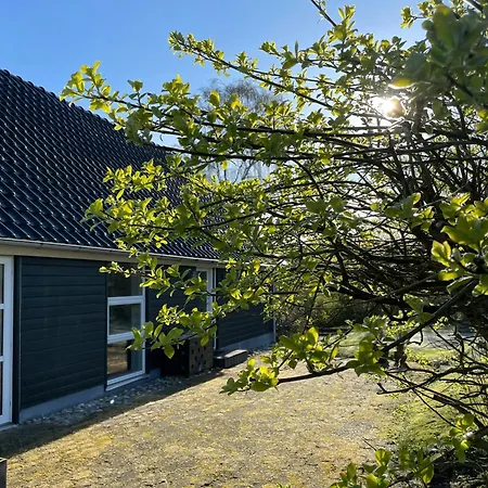 Home With Fjord View In Modern Style Semesterbostad *